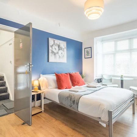 Private Room 4 With Kitchenette By Cb Stays No Minimum Stays Cambridge  Bagian luar foto
