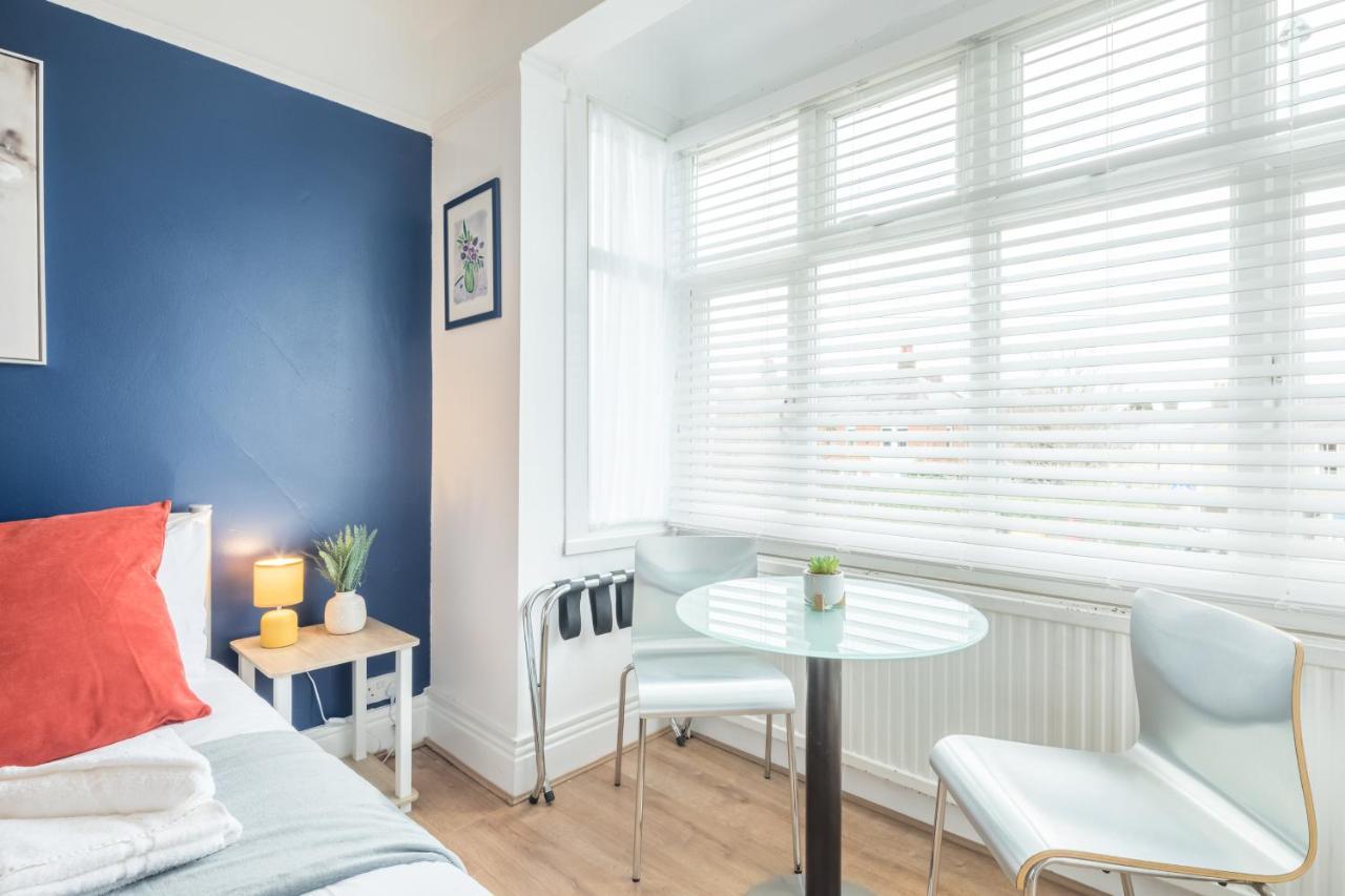 Private Room 4 With Kitchenette By Cb Stays No Minimum Stays Cambridge  Bagian luar foto