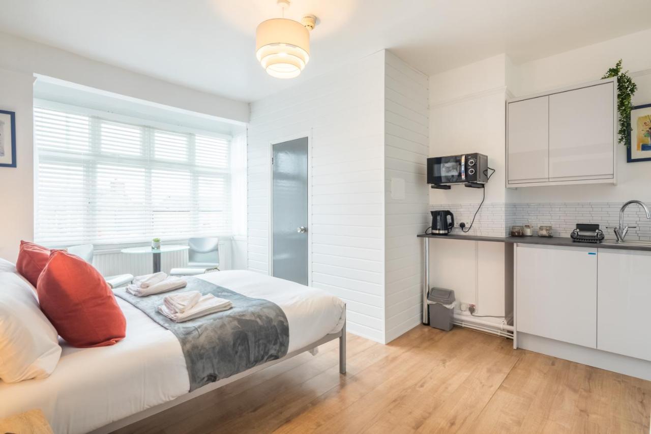 Private Room 4 With Kitchenette By Cb Stays No Minimum Stays Cambridge  Bagian luar foto