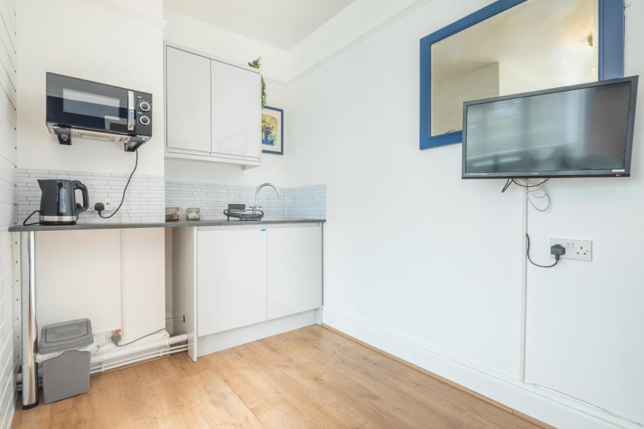 Private Room 4 With Kitchenette By Cb Stays No Minimum Stays Cambridge  Bagian luar foto