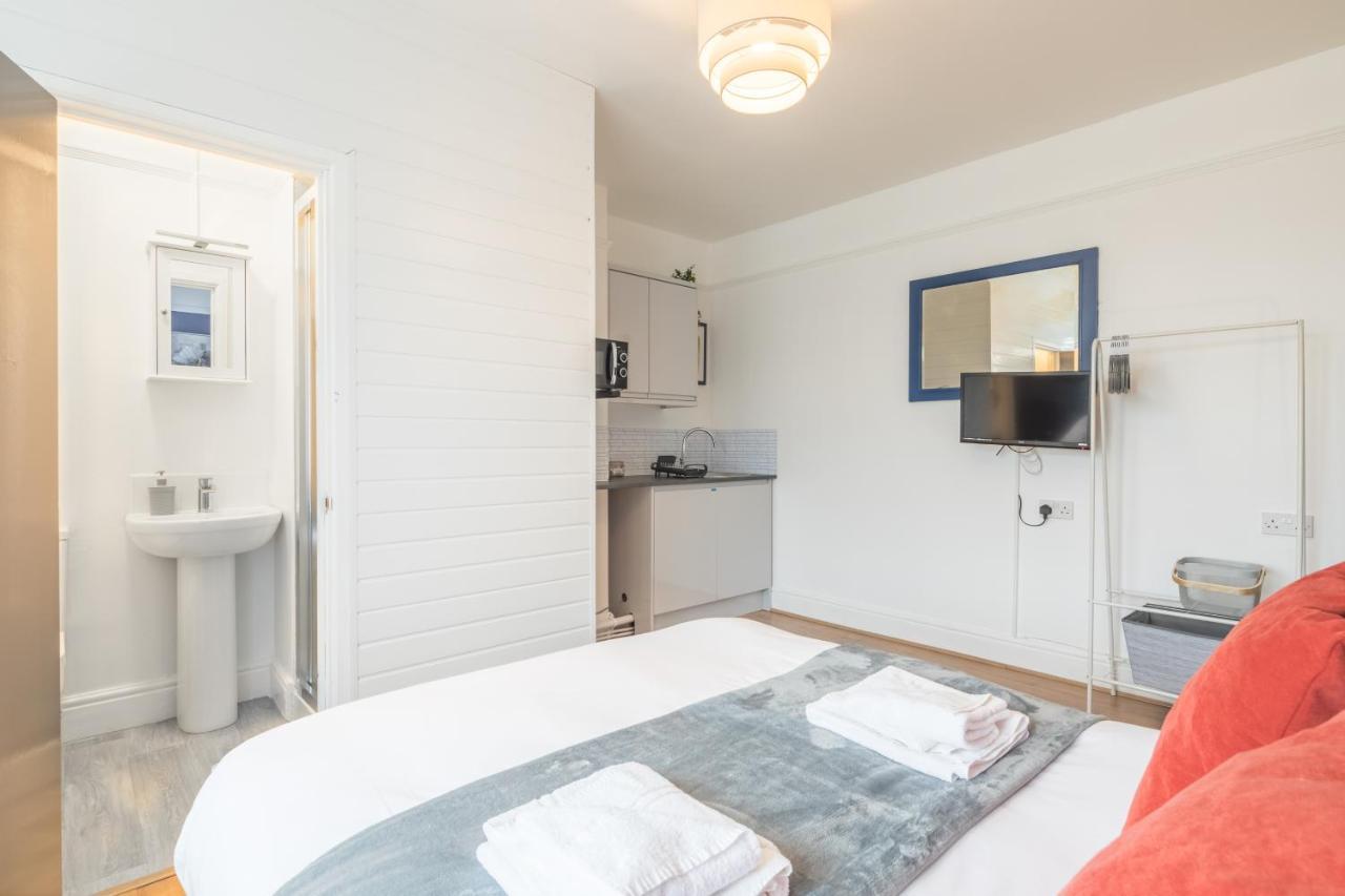 Private Room 4 With Kitchenette By Cb Stays No Minimum Stays Cambridge  Bagian luar foto